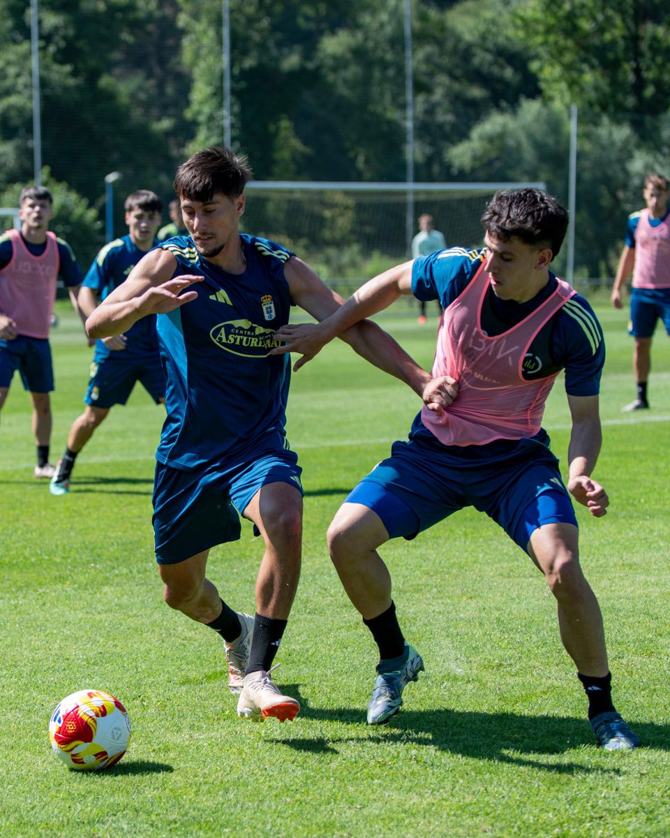 Cantera1926's tweet image. Fame de 😋⚽️

#RealOviedoVetusta
#CanteraRO 🔵⚪️