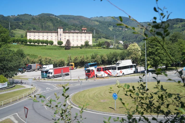 Kezkaz jaso dugu Osasun Sailak Tolosaldeko ESIari buruz aurkezturiko egitasmoaren berri. Tamalez, egitasmoak ez du atzean ez planifikazio serio eta partekaturik, ez proiektu argirik, ezta oinarri tekniko sendoetan oinarritutako planteamendurik ere.

ehbildu.eus/herriak/gipuzk…