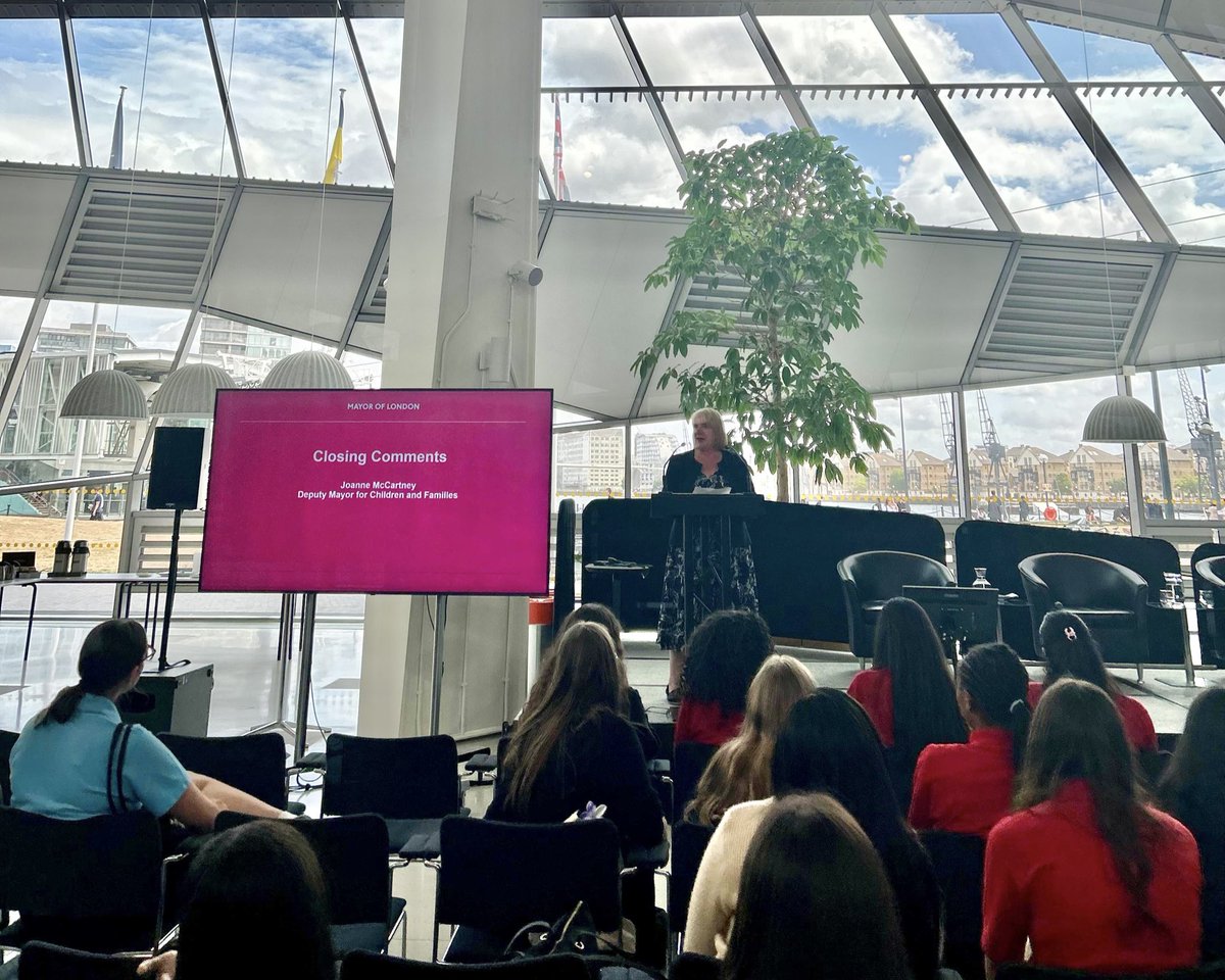 JoanneMcCartney's tweet image. It was a joy to welcome 100 young women to City Hall to explore the careers of tomorrow.
A huge thanks to @FIAFormulaE, @NewhamCollege, @LLCareersHub & all schools who joined us to inspire the next generation of talent. @MayorofLondon