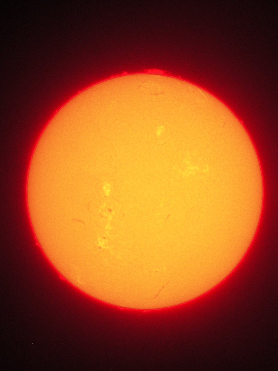 En nuestra actividad infantil 🧒👧 Un día planetario (martes a viernes 📆) Antonio del Solar <a href="/del_riverol/">Antonio del Solar Riverol</a> les muestra el Sol ☀️ con un telescopio adecuado... 🔭 ¡ver sus caras de asombro 😵 no tiene precio! 😍