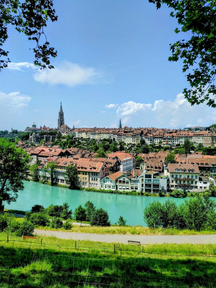 HikingSchweiz's tweet image. A walk in Bern to the Minster Cathedral. At 100 meters, the cathedral's tower is the tallest in Switzerland and provides an impressive view over the old town. 🇨🇭