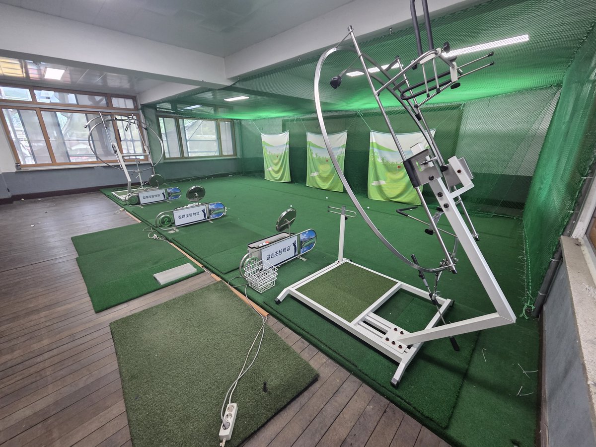 Proswing_Inc's tweet image. 프로스윙204는 올바르고 일정한 근육이 기억하고 스윙궤도를 몸이 기억하도록 반복 연습할 수 있게 합니다.

제품문의:1899-6637
proswing.kr
#골프연습머신 전문제조 프로스윙

#프로스윙기 #골프백스윙 #골프교정도구 #드라이버스윙궤도 #아이언스윙궤도 #골프자세연습기구