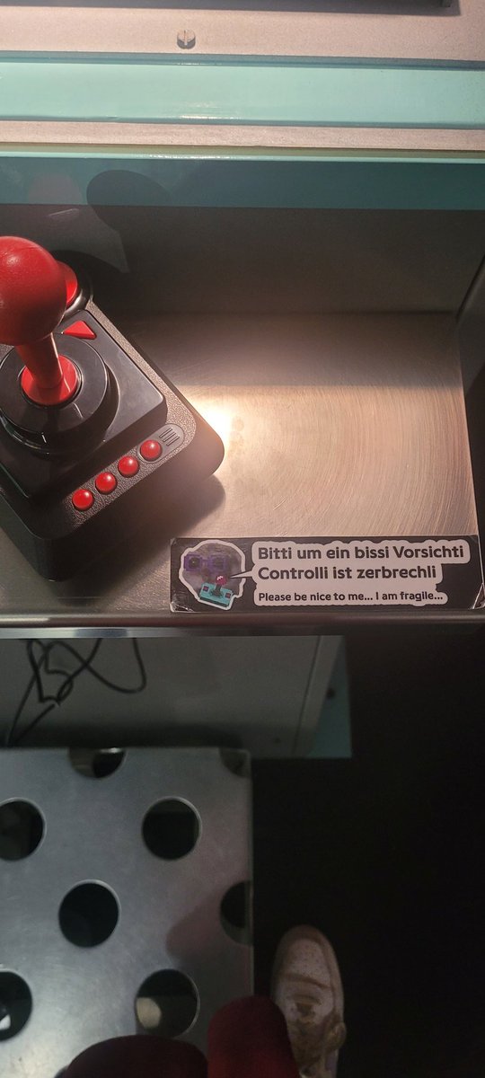 Am platz der menschlichkeit rein ins ZKM :3