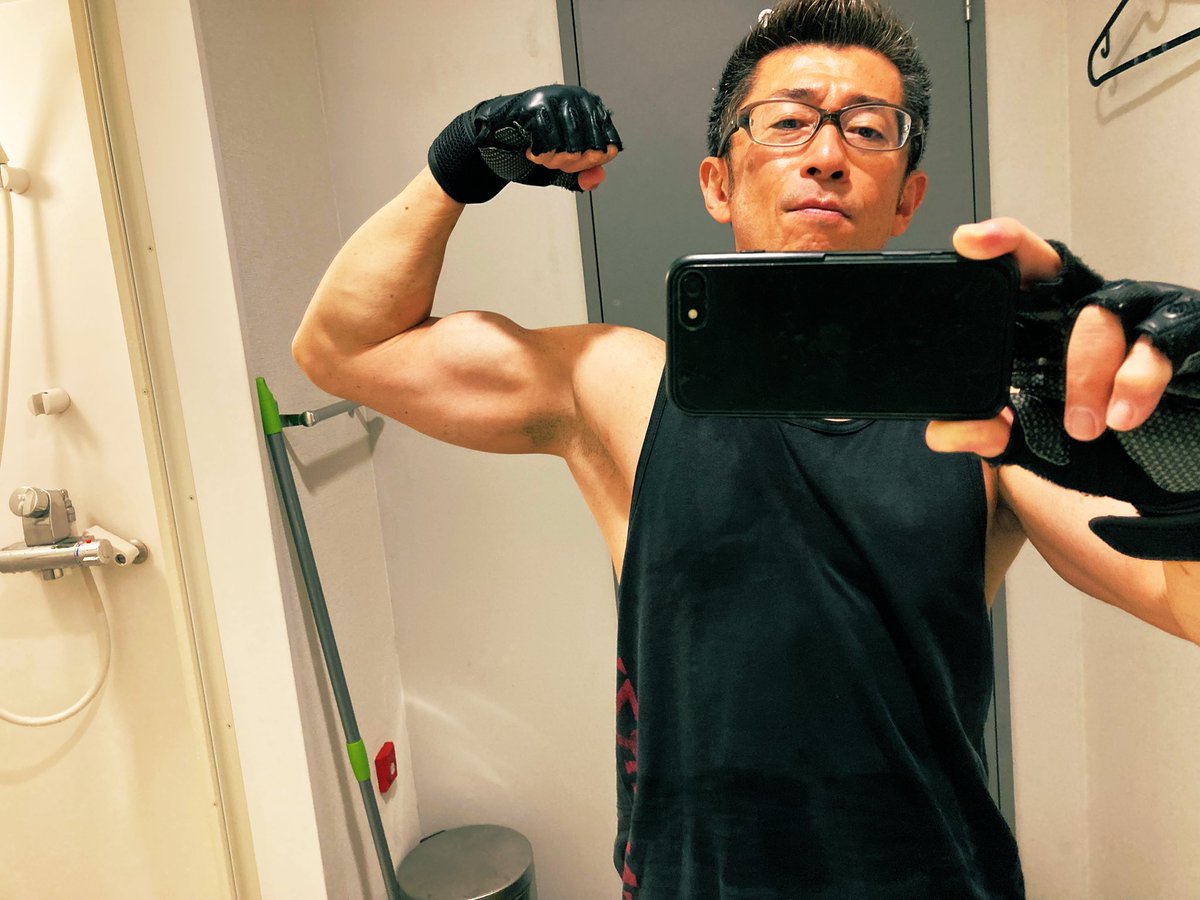 nunami1967's tweet photo. こんばんは！
本日は社長がジム視察に来てくれました！
とても褒めてくださり気分は最高です！嬉しい！
自分の判断が間違って無かったという答え合わせが出来るのは本当に安心する
からの初おもろまちエニタイムで肩トレ〜この店舗も好きな感じ！追い込めました
#沖縄移住
#hper
#那覇高良店 https://t.co/a8nmZtDyJH