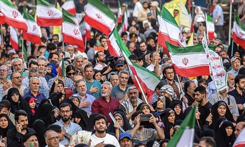 Danialmemar2's tweet image. رمز ایستادگی ایران مقابل تمام ابرقدرتهای دنیا را رهبر انقلاب امروز در یک جمله بیان کردند:
خدا پیروزی ملت ایران را تضمین کرده است
