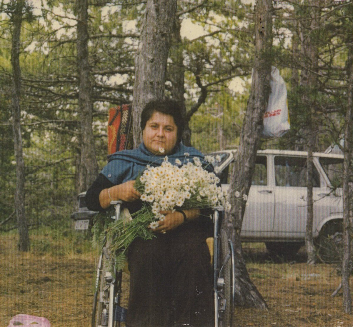 Dergimizin yazarı ve yayın komisyonu başkanı, 68 kuşağı devrimcilerinden, yaşamıyla direnişin ve devrimci iyimserliğin sembolü olan sosyalist aydın Kutsiye Bozoklar’ı ölümsüzlüğünün 16.yılında saygı ve minnetle anıyoruz. 

Fotoğraf, 2002 yılında yayımlanan ilk sayımızdan.