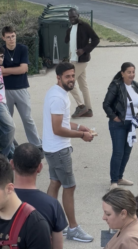 IiiSergay's tweet photo. quand est-ce que ce vol s'arrêtera à la tour Eiffel, allez les autorités !
Tourists beware of the thieves at the Eiffel Tower - where is the ball 160725. #lemond #lefigaro #leparisien #policenational #gerdarmerie #crs #touistscamparis #thievesparis #whereistheball https://t.co/KByDpc7rsA
