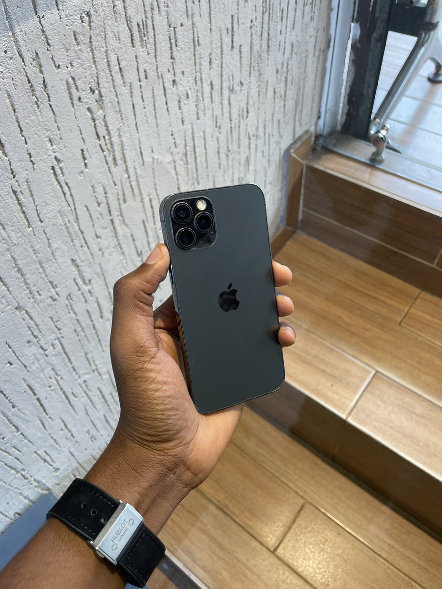 Sherifydeen's tweet photo. #FALAADEALS 4 TODAY only
12 64 gig ¢2950
Xr 64 gig ¢1850
11 pro 256 ¢3400
12 pro ¢3400 Replaced with original screen.
Please retweet 🙏❤️ https://t.co/860zNdLUt1