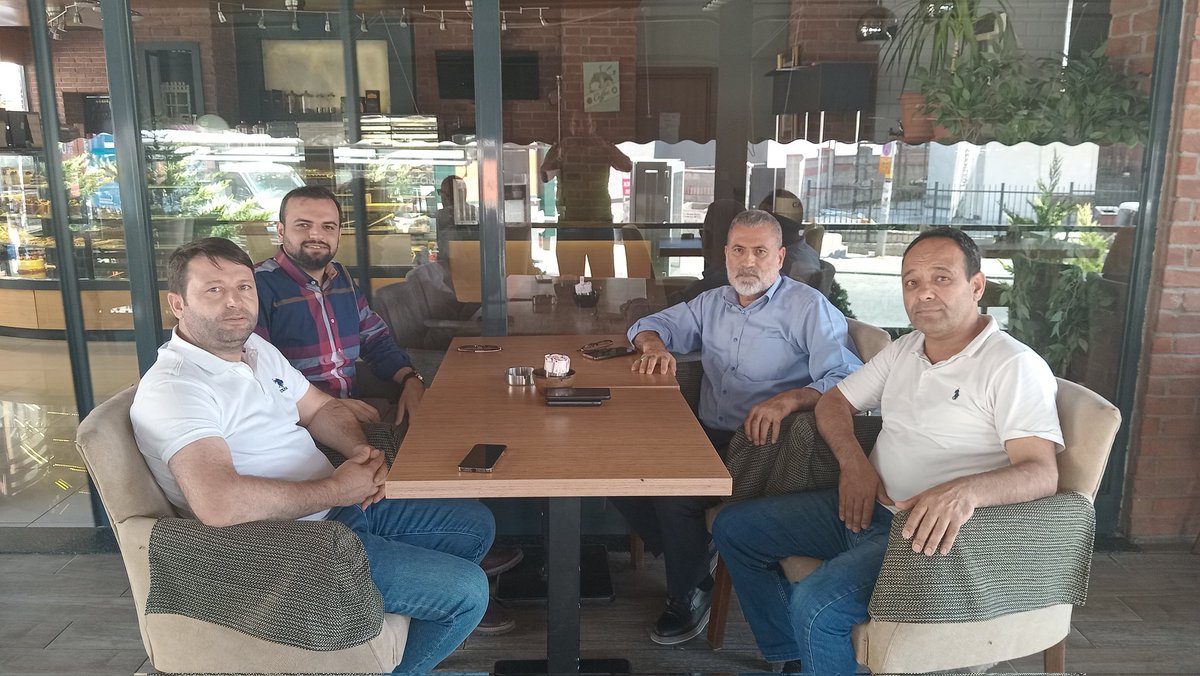 Hoş-sefa geldiniz

Mehmet Akif Mahalle Başkanımız Naim Celepci , Hamidiye Mahalle Başkanımız Mücahit Seçmen ve Özel Kalem Müdürümüz, kardeşim Ahmet Erdem çayımızı içmeye geldiler. 

Dostluğumuz pazara kadar değil, mezara kadar... 

Sosyal-siyasal temaslarımızın en büyük kazancı