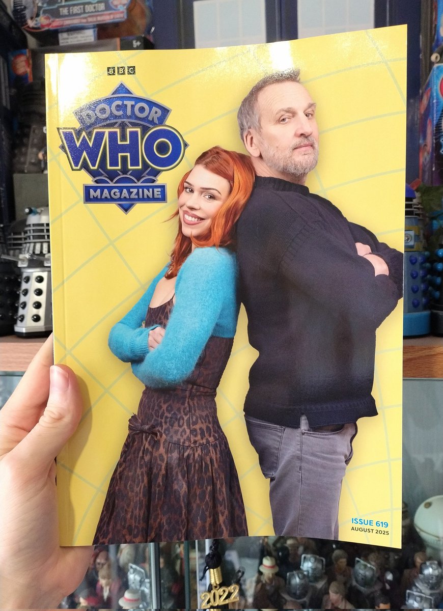 hostproductions's tweet image. Childhood Doctor & Companion on the cover, my daft photo taken during recording the 14th doctor & Meep figure review on the pages!
Thanks @DWMtweets! 😁