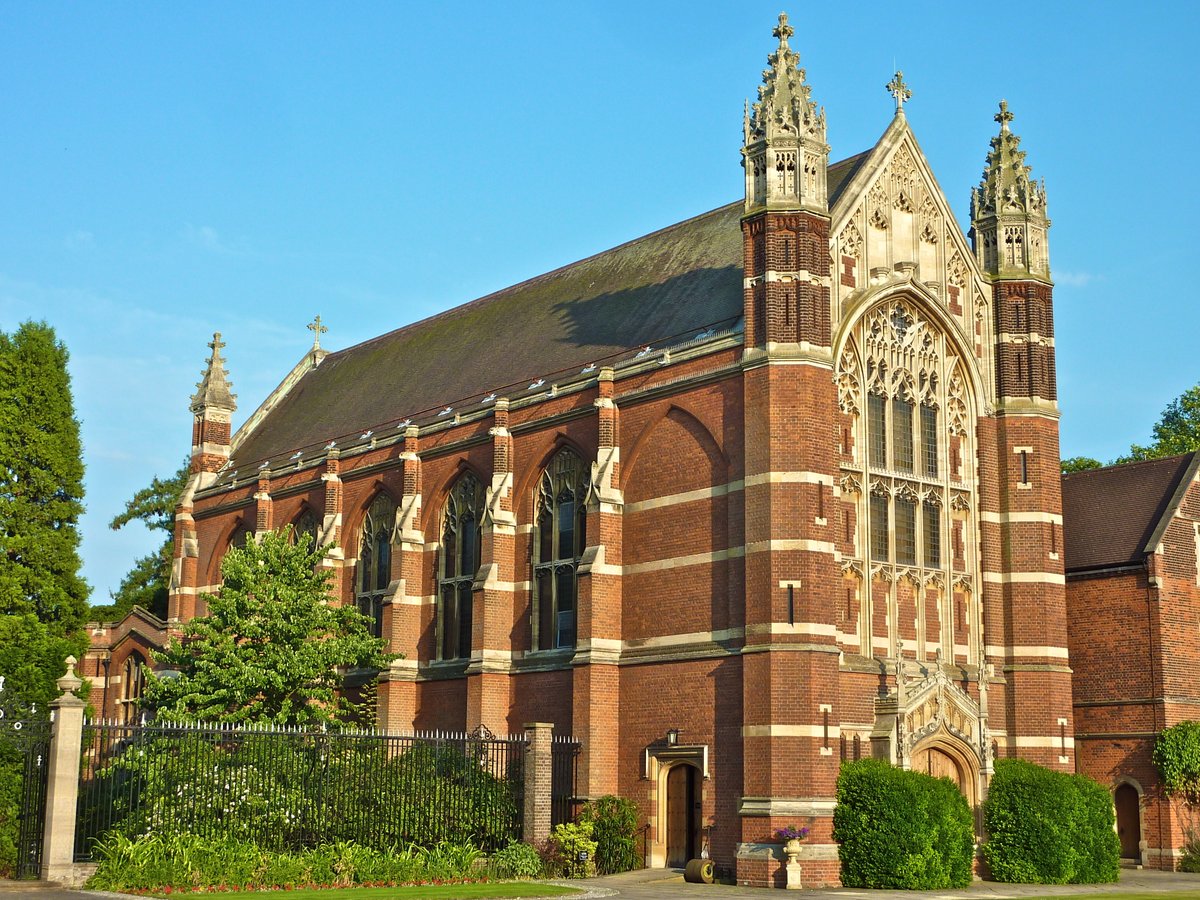 _cathedralmusic's tweet image. Today's BBC Radio 3 broadcast of Choral Evensong is coming live from the choir of @selwyncollegechapel!
Tune in at 3pm to hear music by Sanders, Becky McGlade, Downes, and Wood! 🎶
