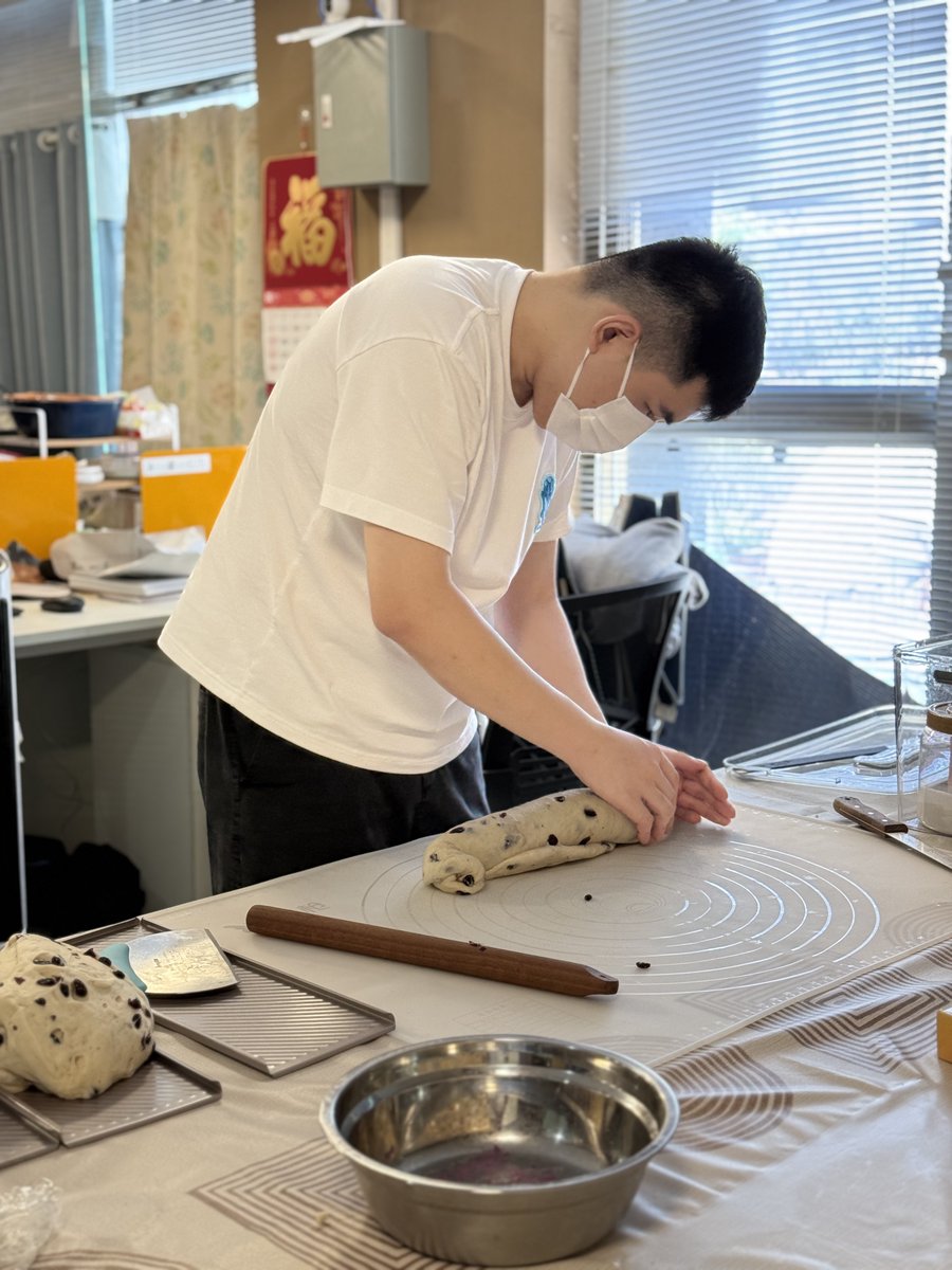 💖 Our weekly happiness ritual shines again!💖

A huge thanks to Product Manager Mr. Zhang for preparing delicious snacks for the team. This tradition embodies our culture of care and camaraderie. Truly taste the warmth of BOM.AI!

#HappyTime