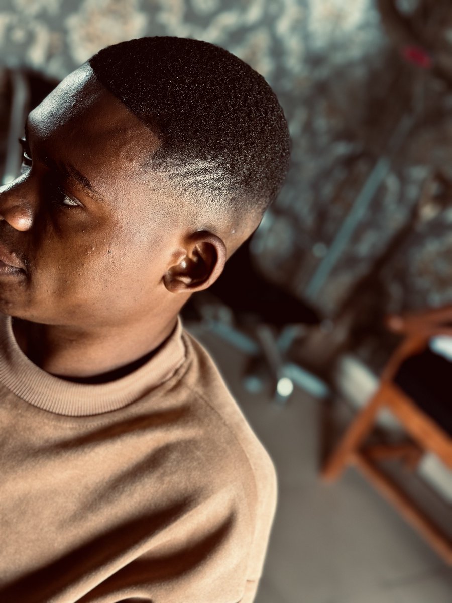 real_olaricky's tweet image. this is what I do for living.. 💈💇🏽‍♂️

pls show love fam ❤️🙏🏼