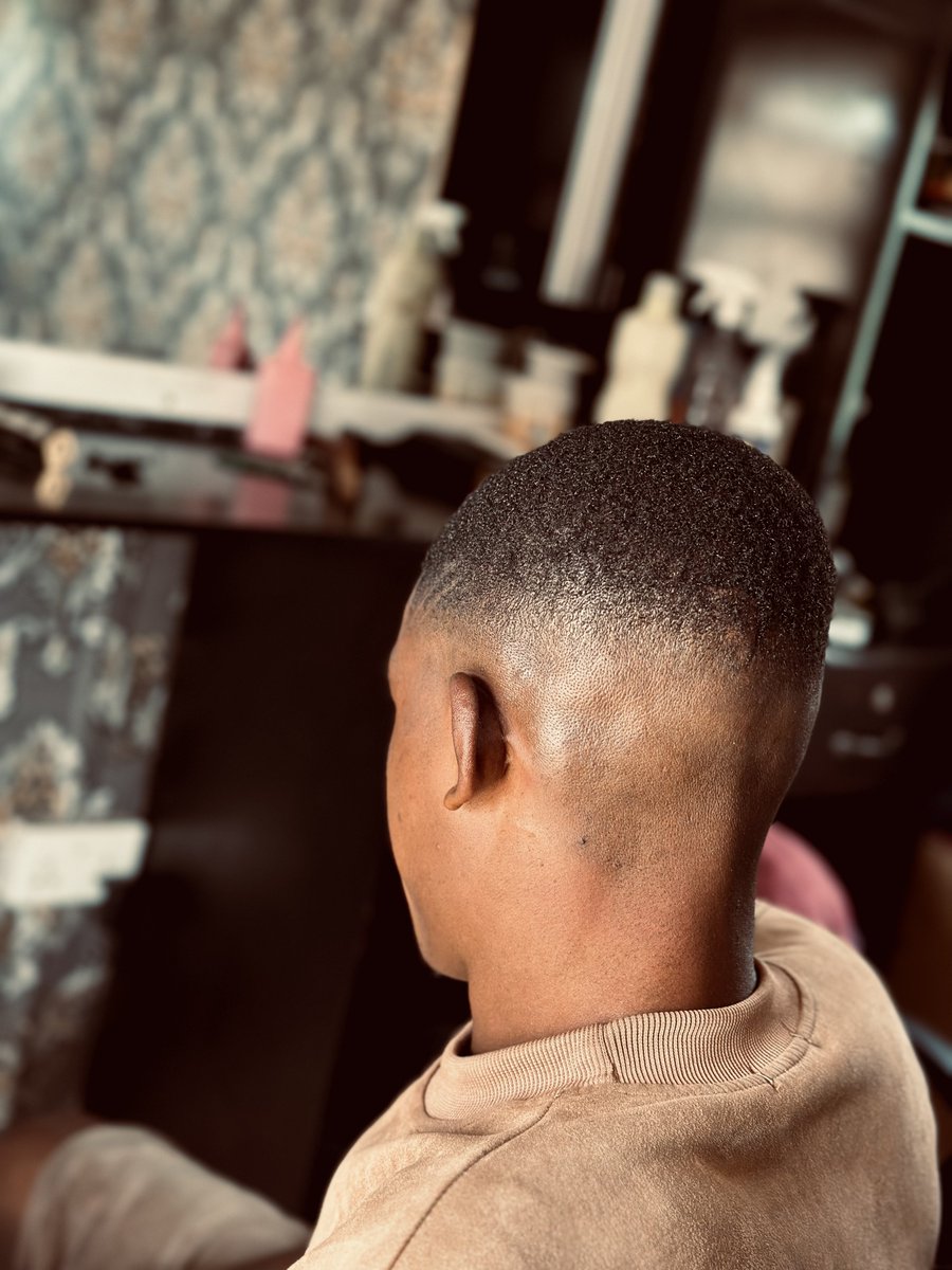 real_olaricky's tweet image. this is what I do for living.. 💈💇🏽‍♂️

pls show love fam ❤️🙏🏼