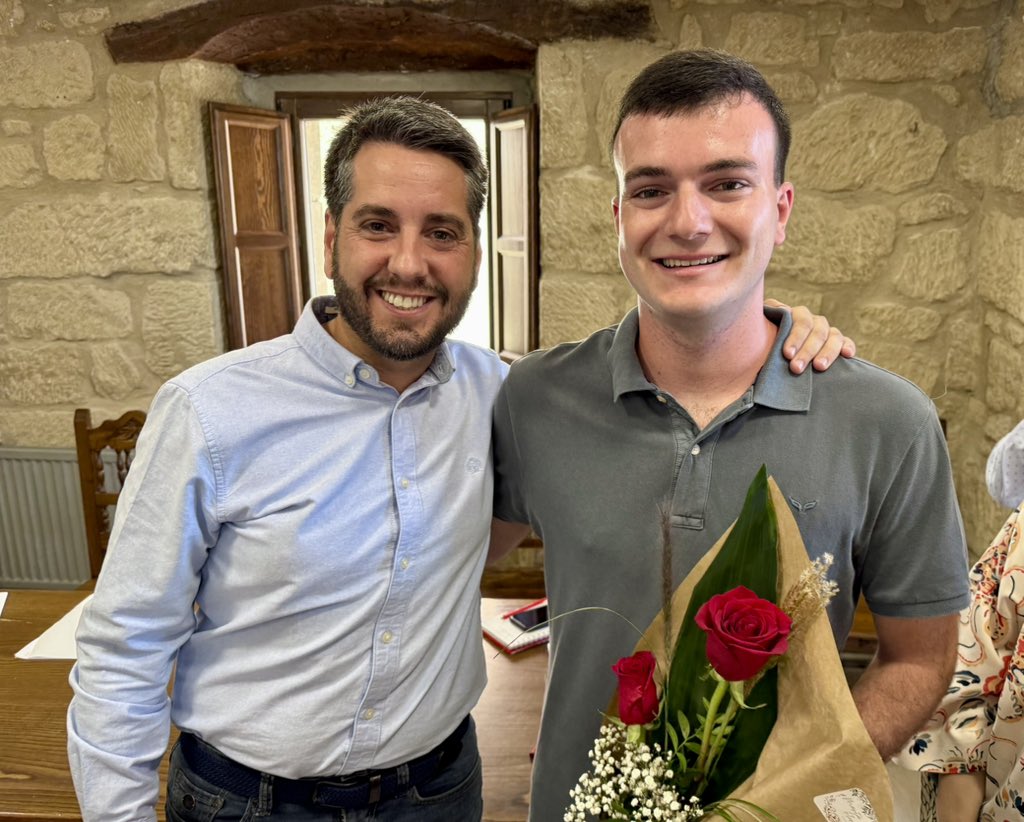PSOELaRioja's tweet photo. Nicolás Pérez, nuevo alcalde de Rodezno 🌹

Comienza una nueva etapa de ilusión y mucho trabajo por el municipio https://t.co/cEHgIsChei