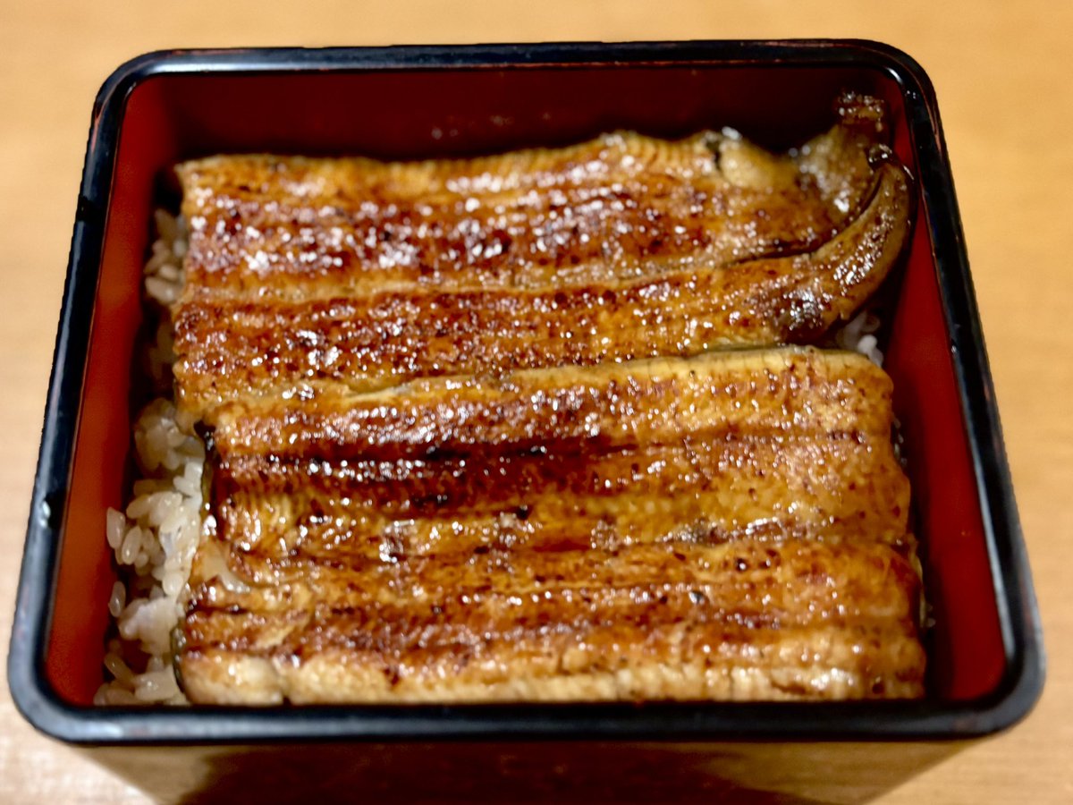 今日の夕飯は札幌で有名な鰻屋さん。