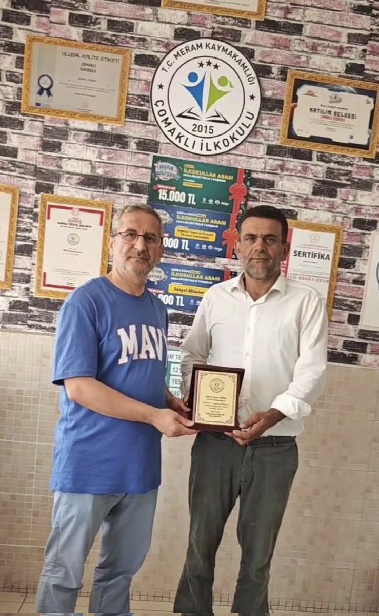 comakliioo's tweet photo. Çomaklı Mahalle Muhtarımız Sayın Hasan Dinç’e, okulumuzun gelişimine sağladığı değerli katkılarından dolayı teşekkür plaketi takdim edilmiştir. https://t.co/N0DUsMCUHe