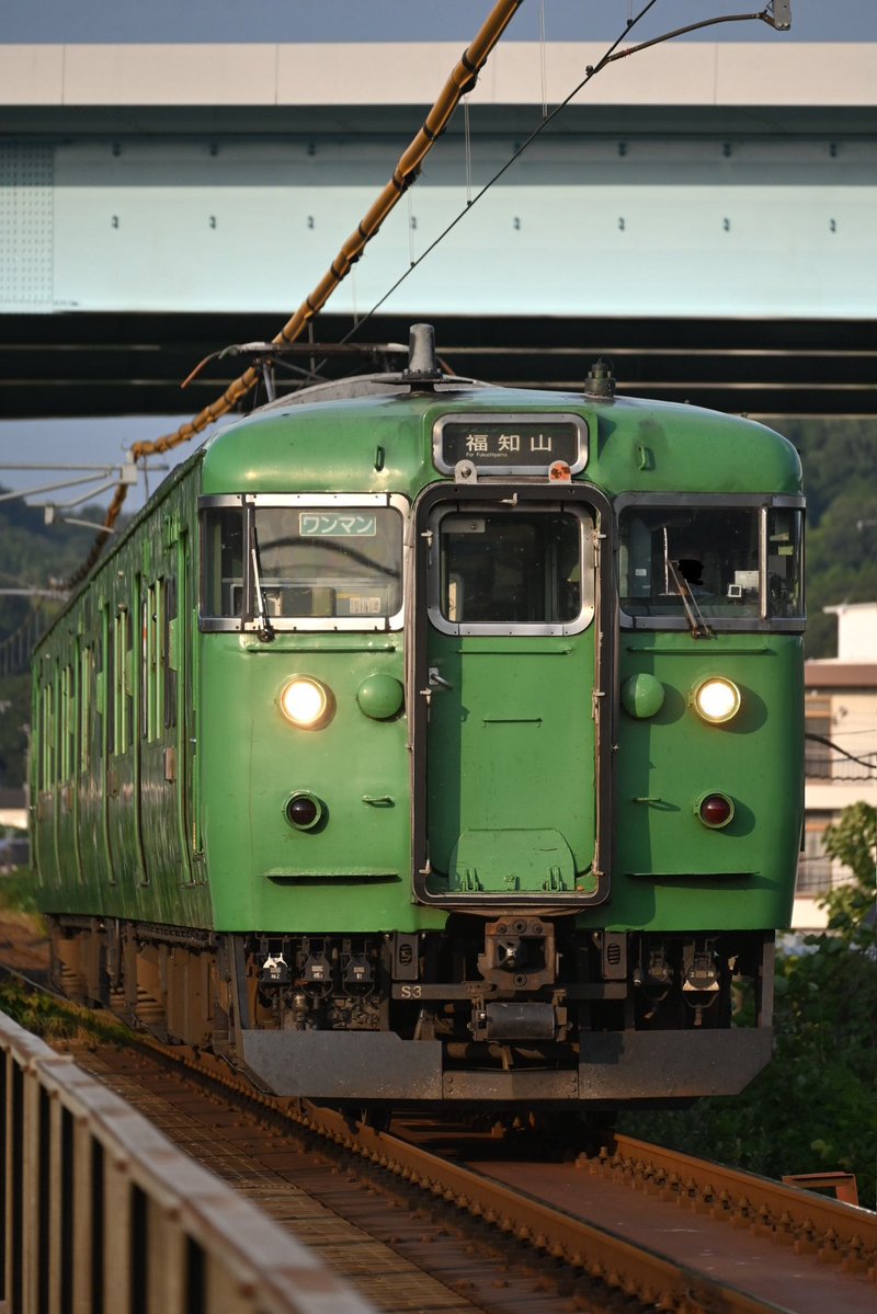 kumorohan's tweet image. 7/16 346M 113系S3編成
貴重な黒スカート編成を縦アンで。
背景の道路も昨年まではありませんでしたが現在絶賛建設中で、
113系がいなくなる頃には道路事情も大きく変わっていそうです。