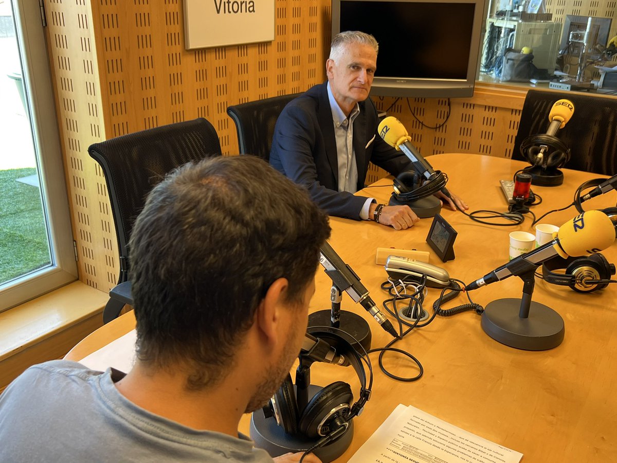 Empresas Alavesas (@empresea) on Twitter photo Juan Ugarte: “Cuando la gestión es más cercana, estás en teoría más cerca de la solución de los problemas”. <a href="/EmpreSEA/">Empresas Alavesas</a> en <a href="/SERVitoria/">SER Vitoria</a> Juan Ugarte: “Cuando la gestión es más cercana, estás en teoría más cerca de la solución de los problemas”. <a href="/EmpreSEA/">Empresas Alavesas</a> en <a href="/SERVitoria/">SER Vitoria</a>