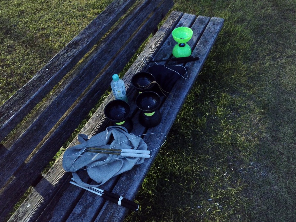 やさか納涼祭に向けての練習、ですが、この時間になるともう暗いですね･･･。コマが見えなくても感覚で技をこなす練習にはちょうどいいかも(笑)
あと熊出そう･･･😅
#ディアボロ #中国ゴマ #大宮自然運動公園