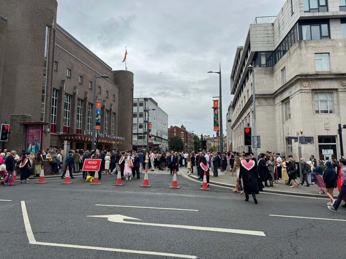 bluebadgeguide's tweet photo. In the light of the incident at the LFC Parade, is this the safest way to close a road, allowing people to stand in the road protected only by a sign and a few cones? Would a risk assessment not have highlighted this? @LivUni @lpoolcouncil #qualifiedtoguide https://t.co/eZ4TpIqdkb