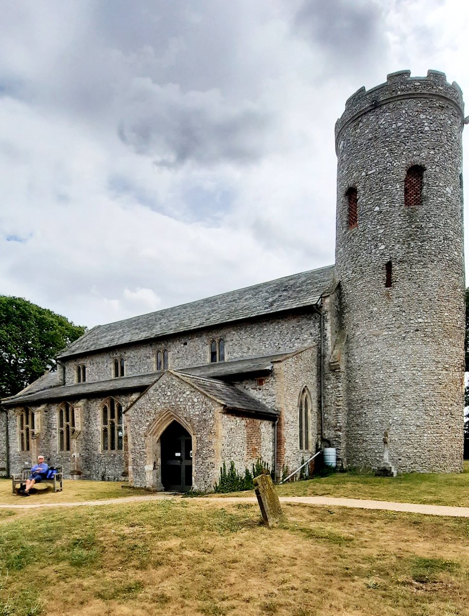 mycathardy's tweet photo. St. Margaret's at Burnham Norton. The tower reminds me of the face of a barn owl. #churches #roundtowers #Norfolk https://t.co/BYxO3bUS3a