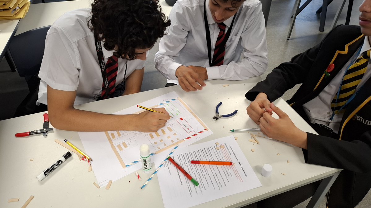 LifeSciencesUTC's tweet image. Last week, our students took part in an incredible industry insight day 🔬 

The aim of the day was to engage young people in AMR and raise awareness around using antibiotics correctly and minimising the spread of resistant organisms 💊