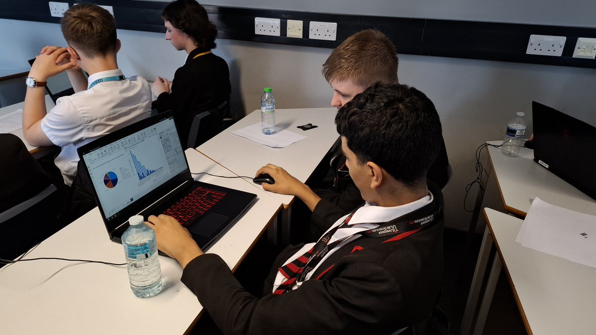 LifeSciencesUTC's tweet image. Last week, our students took part in an incredible industry insight day 🔬 

The aim of the day was to engage young people in AMR and raise awareness around using antibiotics correctly and minimising the spread of resistant organisms 💊