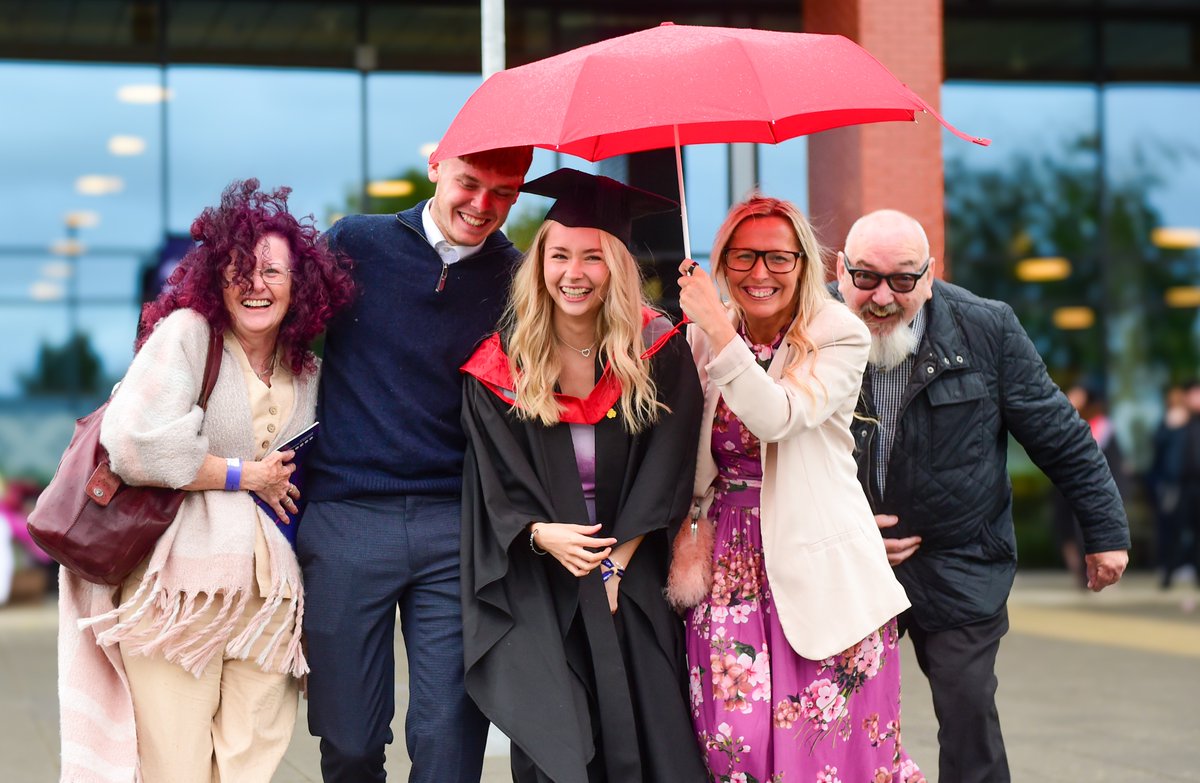 UniofStaffs's tweet image. That’s a wrap on Day 2!
Yesterday we celebrated our amazing Creative Industries grads — from Animation to Architecture, Fashion to Fine Art 🎉
📸 Photos: bit.ly/3TKHKMt
🎥 Highlights: bit.ly/4ltlxyx
🎓 Next steps: bit.ly/4g1XhkR