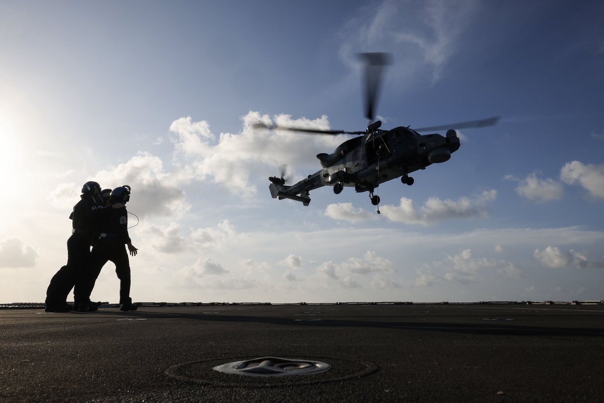 HMSDauntless's tweet image. Chaos has conducted winch training testing the crews skill set and nerves
@COMUKCSG @NATO #csg25
#strongertogether #helicopter