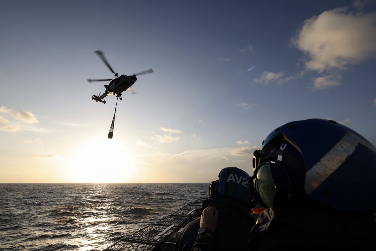 HMSDauntless's tweet image. Chaos has conducted winch training testing the crews skill set and nerves
@COMUKCSG @NATO #csg25
#strongertogether #helicopter