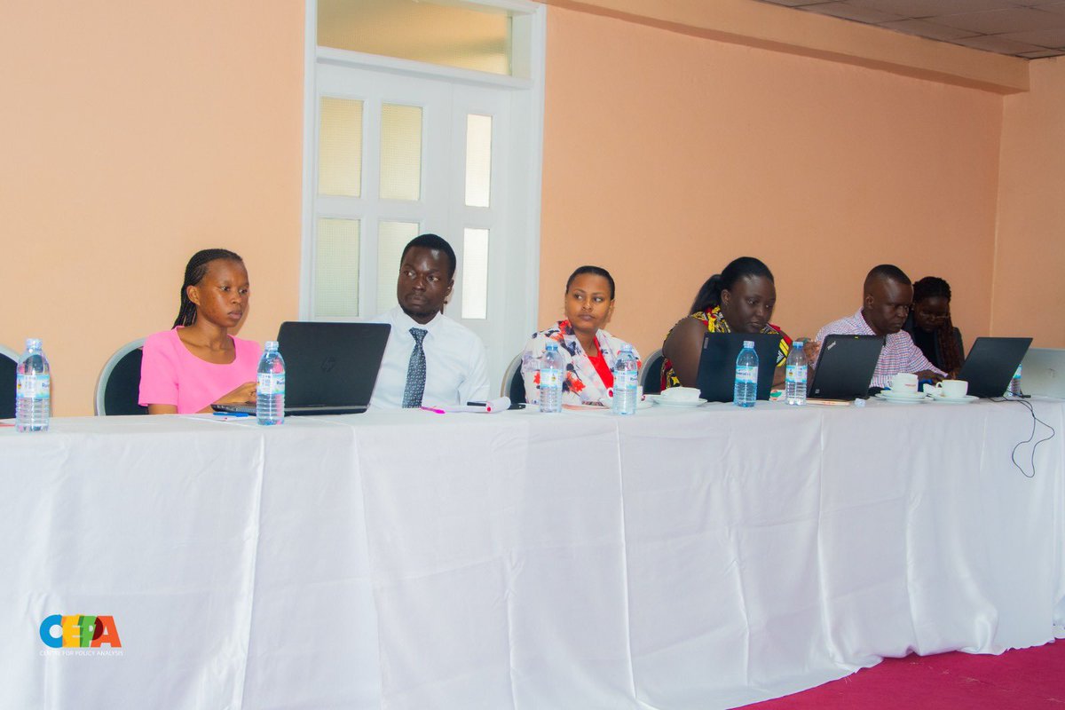 centre4policy's tweet photo. The Executive Director of @HRNJUganda, Mr. @RobertSsempala opened his presentation by taking the participants on a memory lane of how #CCEDU, a once powerful platform for civic rights defenders & organizations collapsed as a result of the NGO Act.
He gave reflections based on the theme βππππ’π & ππ’π―π’π π¬π©πππ - ππ’π¬π€π¬ & ππ«ππ§ππ¬β.
He was more concerned on the over regulation of the media by citing a recent scenario where Pearl FM was temporarily closed & management of the station had to make trade-offs to operate again.
In addition, he expressed his concerns about the regulatory framework around UCC & how the media practitioners have no avenue to table their grievances with the regulator.
He further advocated for better compensation and pay of the journalists who go through thin and thick to cover stories that inform daily decisions of our lives.
He concluded by urging the legal fraternity to always make time & provide pro-bono services to journalists especially at the peak of political violence.
#CivicSpaceInitiative
#HumanRights
#CEPAProgramming