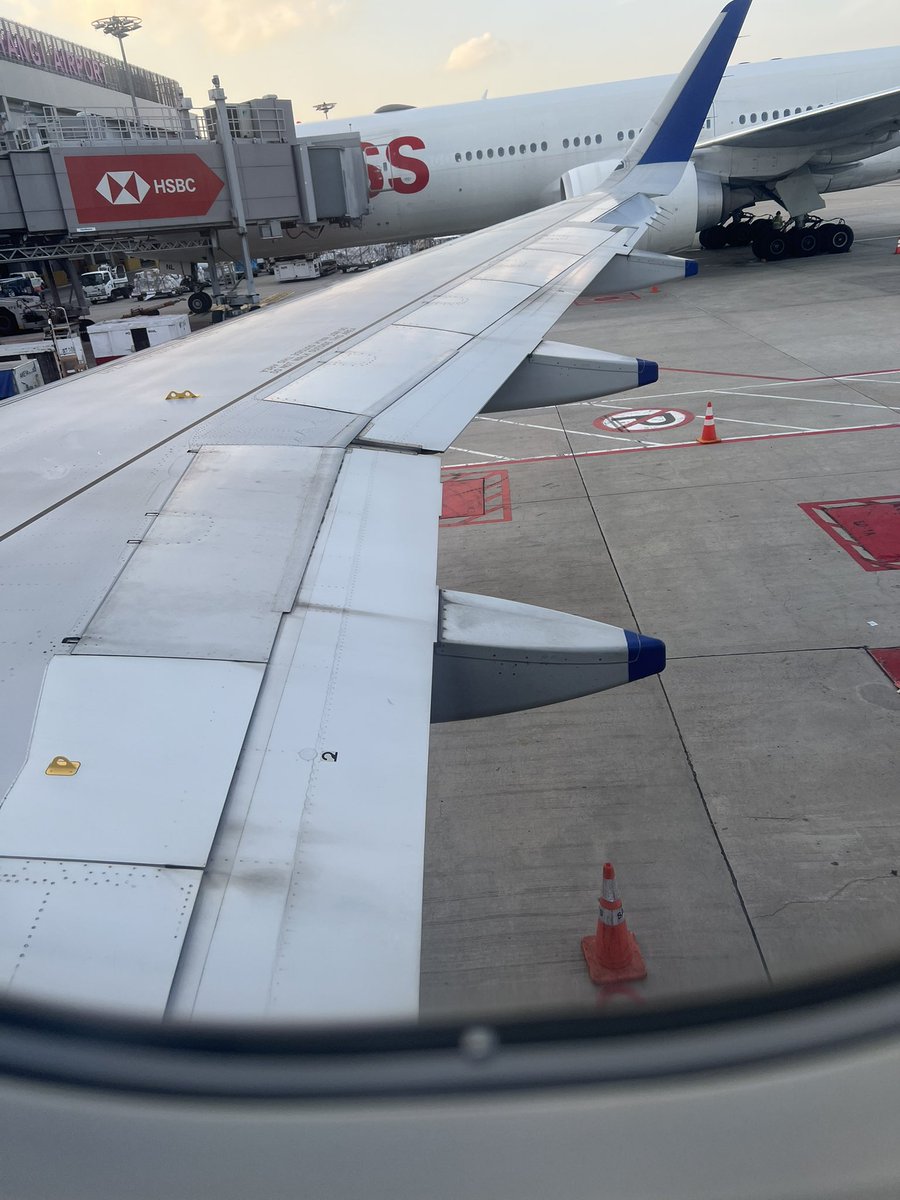 vickyfriend2007's tweet photo. Missing a bolt on an @IndiGo6E international flight. Not sure if it is a safety concern. But Airlines are requested to keep the maintenance 100% for people safety. Fingers crossed🤞 https://t.co/c2otuHKDcz