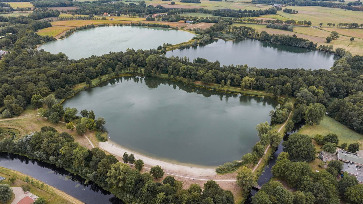 De Meren van Borculo (voorheen bekend als Hambroekplas) bevatten momenteel geen zorgelijke stoffen. Het zwemwater is onderzocht na het incident bij Friesland Campina in Borculo op 3 juli 2025. Deze extra bemonstering vormt voor ons geen aanleiding voor een negatief zwemadvies.