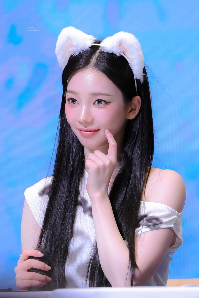 meteorite0411's tweet image. 250710
#카리λ #Karina #μμ€ν #aespa