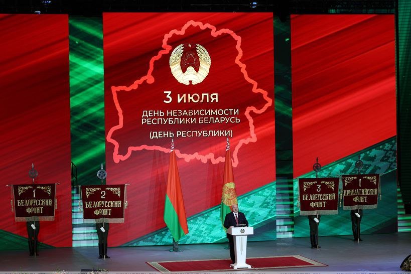 franakviacorka's tweet image. In Belarus, love for state symbols is no longer optional.
Lukashenka's regime passed a law requiring children to “respect state symbols” and “preserve the historical memory of the heroic past of the Belarusian people” – trying to brainwash the new generation of Belarusians.