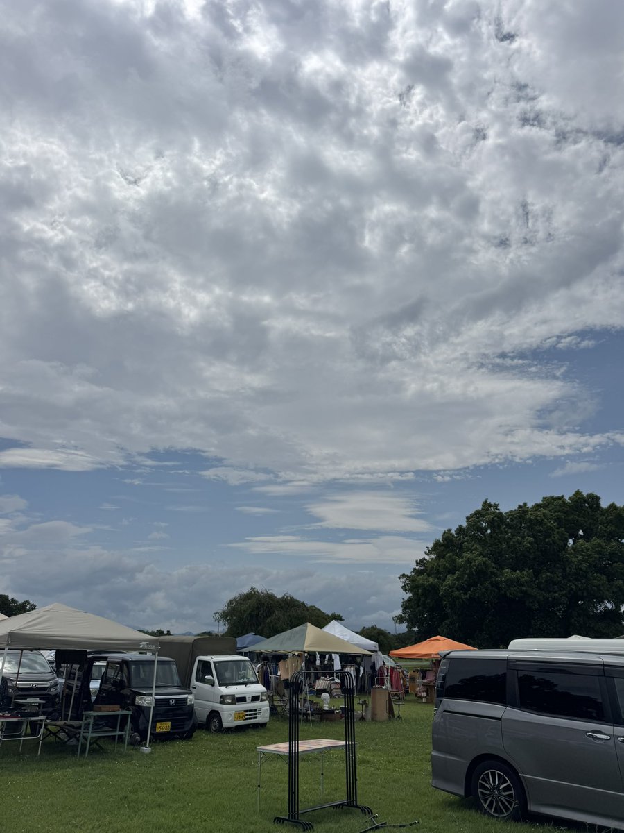 BadBoyBeach's tweet image. 雨風強かったみたいだけど、朝から行くとこ行くとこ晴れてて暑かった☀️

そろそろ梅雨明けかな☀️

#AAAVINTAGEMARKET
#starbacks