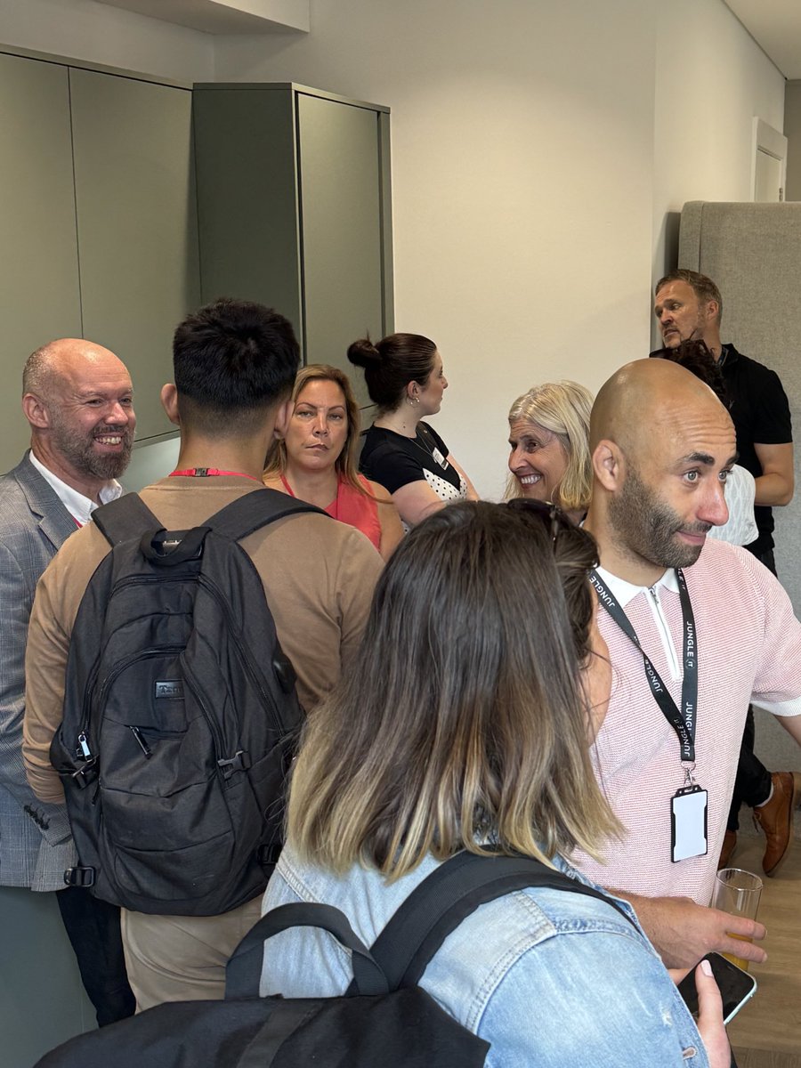 The sun came through for us today for our Leeds Netwalking event☀️

🙌🏼Thank you to all those who attended, and to Jungle IT for having us!