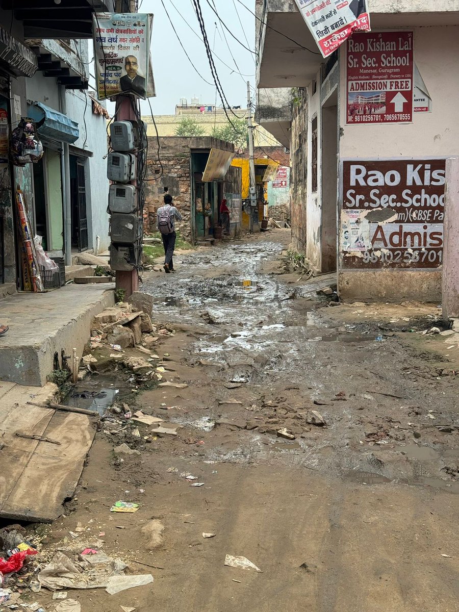 ek_samaj's tweet photo. टेंशन नहीं लीजिएगा, डिज्नी लैंड बनेगा तो सब ठीक हो जाएगा। 
अच्छे दिन आने वाले हैं। 
#DisneyLand #ManesarMatters #MCM #NayabSinghSaini #GoodGovernance #rainstory #GurugramRains https://t.co/MXHptyJqhH