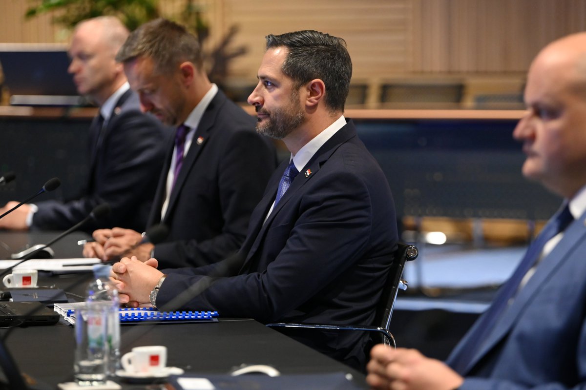 Vlada Republike Hrvatske (@vladarh) on Twitter photo PVRH <a href="/AndrejPlenkovic/">Andrej Plenković</a>: Na današnjoj #sjednicaVRH imamo niz točaka. Prihvaćamo prijedlog Grada Splita za dodjelom 2 mln € potpore za sanaciju štete na Gradskom stadionu Poljud (infrastrukturi od nacionalnog i sportskog interesa) nakon velikog nevremena koje je pogodilo Split. PVRH <a href="/AndrejPlenkovic/">Andrej Plenković</a>: Na današnjoj #sjednicaVRH imamo niz točaka. Prihvaćamo prijedlog Grada Splita za dodjelom 2 mln € potpore za sanaciju štete na Gradskom stadionu Poljud (infrastrukturi od nacionalnog i sportskog interesa) nakon velikog nevremena koje je pogodilo Split.