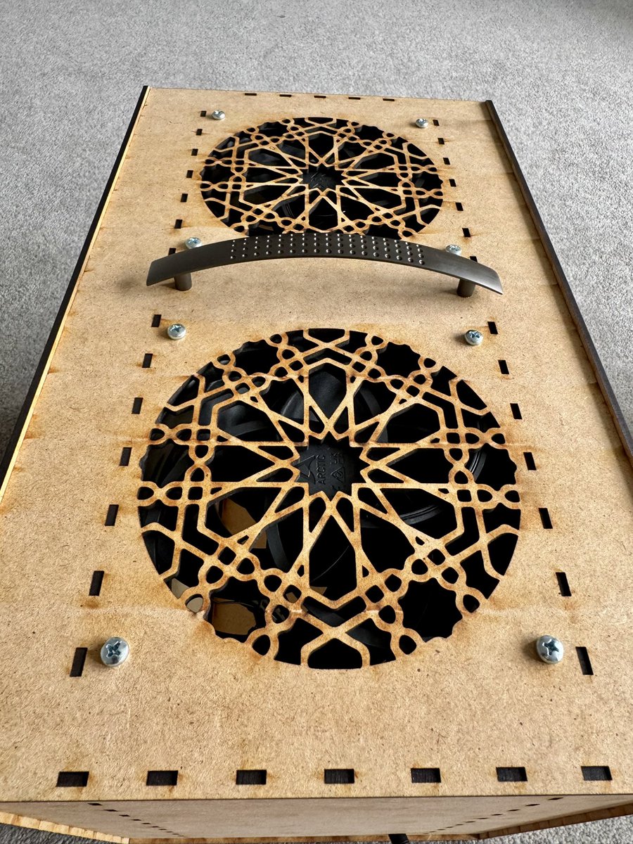 ThisHouseFresh's tweet image. We just finished building two Tempest Brisa open source air purifiers, inspired by the mighty Tempest Euro from @NukitToBeSure → thingiverse.com/thing:6826527
This is the first DIY kit we test with PC fans mounted in series instead of in parallel 👀
Next stop: particle removal test.