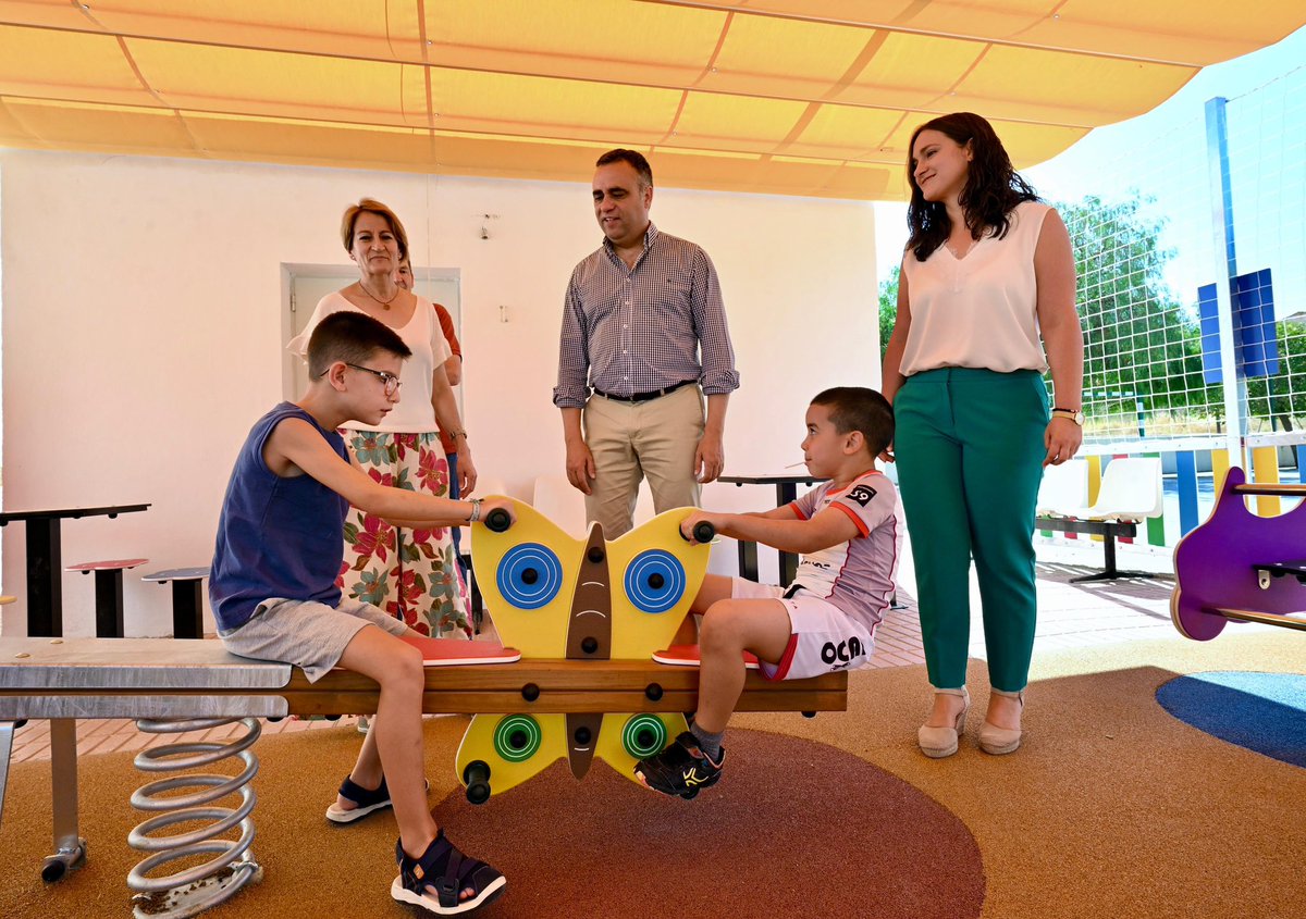 🛝Cacín estrena un parque infantil realizado con ayudas de Reto Demográfico
 
La Diputación de Granada ha invertido 30.000 euros en un entorno seguro y de juego para los más pequeños 

La institución provincial permitirá la ejecución de parques en otros 70 municipios en dos años