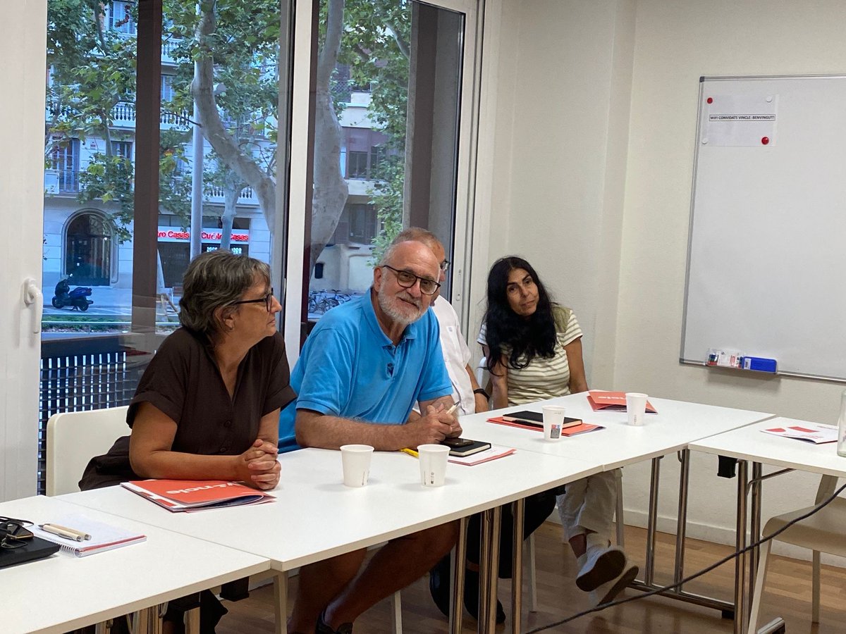 Dijous vam celebrar l’assemblea de sòcies de VINCLE, un espai de trobada, balanç i compromís col·lectiu. ⁠

En acabar, vam preparar un sincer reconeixement a en Francesc X. Rodríguez, president d’honor de l’entitat.  

#AccióSocial #Social #TercerSector #Comunitat #VINCLE
