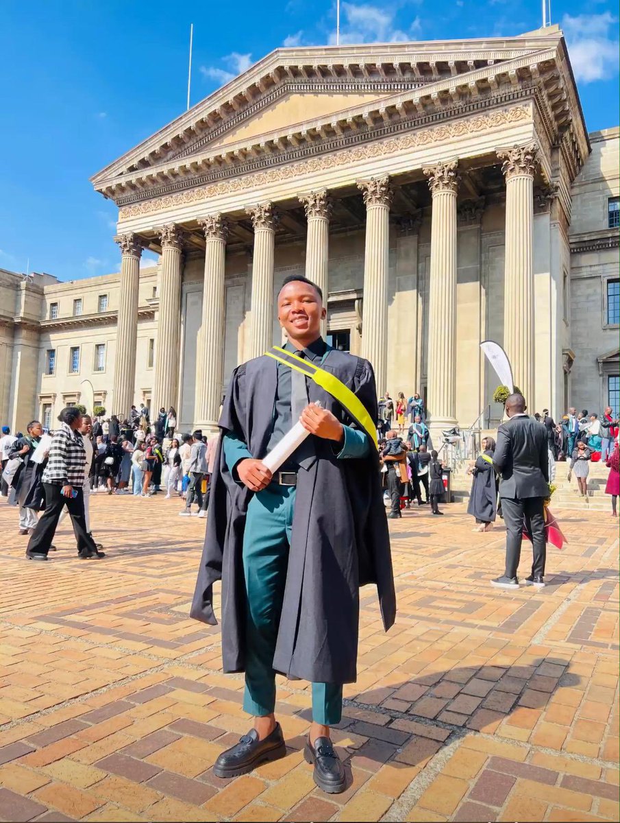 WitsSport's tweet photo. A massive congratulations to Sifiso Mlondo from the Wits Football Club, who conquered the Wits edge and earned his Bachelor of Commerce degree! ππ
#witsgraduate
#educatedfootballers https://t.co/Sa1XggLnkk