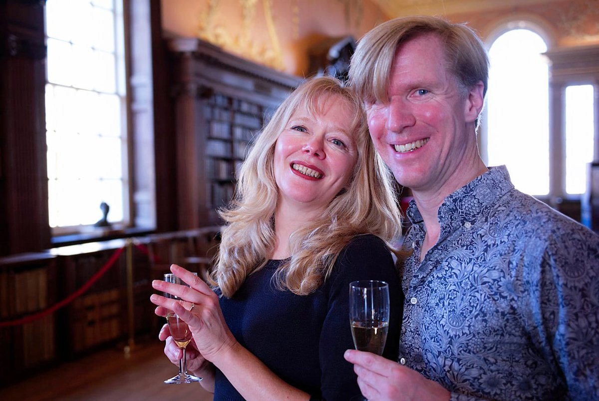 ChCh_Oxford's tweet image. We were delighted to discover that our alumna Fleur Kinson (1994, MSt Linguistics) and our former Graduate Library Trainee and Antiquarian Cataloguer Owen McKnight got engaged in our enchanting Upper Library last week! Congratulations, Fleur and Owen! #MuChChLove