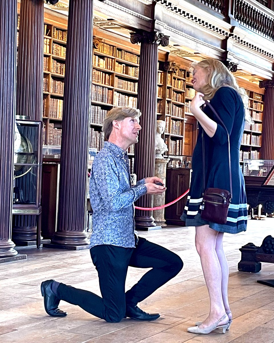 ChCh_Oxford's tweet image. We were delighted to discover that our alumna Fleur Kinson (1994, MSt Linguistics) and our former Graduate Library Trainee and Antiquarian Cataloguer Owen McKnight got engaged in our enchanting Upper Library last week! Congratulations, Fleur and Owen! #MuChChLove