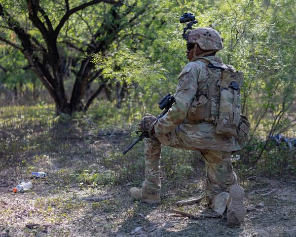 NDIA_RMC's tweet image. Defending the Homeland. #4ID Soldiers from 2SBCT are on the ground near Rio Grande City, Texas, patrolling, observing, and standing ready to support the #USNORTHCOM Southern Border Mission. #STEADFASTANDLOYAL #NDIA #NDIARMC