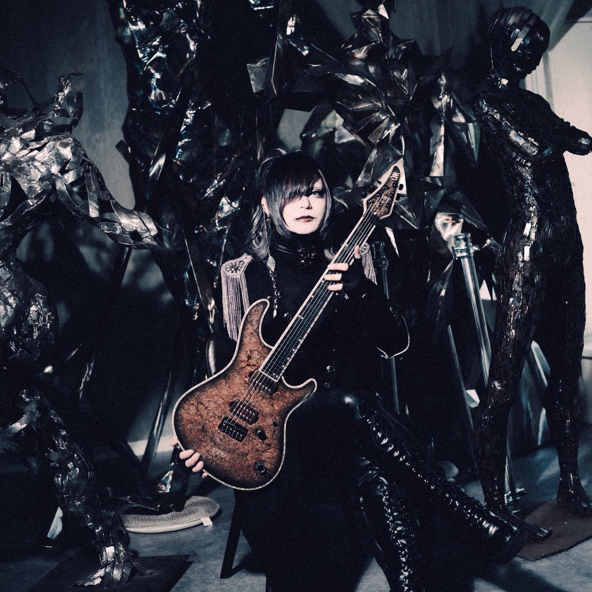 新アー写公開です。

location:<a href="/Kaiju_yasan/">かいじゅうやさん -Kaiju yasan</a> 
art:<a href="/ToMoRoU_ironmen/">鉄彫刻作家/杉崎那朗</a> 
photo:<a href="/it0tsubasa/">Ito Tsubasa｜kioku.</a> 
hair&amp;make up:<a href="/k0_vv/">Konatsu</a>