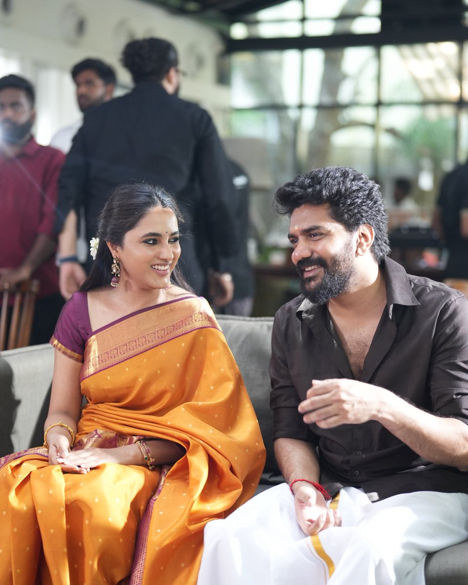 priyankaamohan's tweet photo. To new beginnings💫🎬 https://t.co/IHTV52FcEH