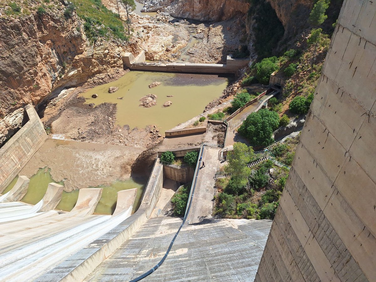 ‼️La toma de riego de la presa de Forata vuelve a estar operativa.

⚒️Los trabajos de mantenimiento han dado sus frutos y el órgano de desagüe vuelve a funcionar desde este mediodía.

🟢Por el momento, no se prevén nuevos desembalses ni afecciones aguas abajo.

Sigue👇